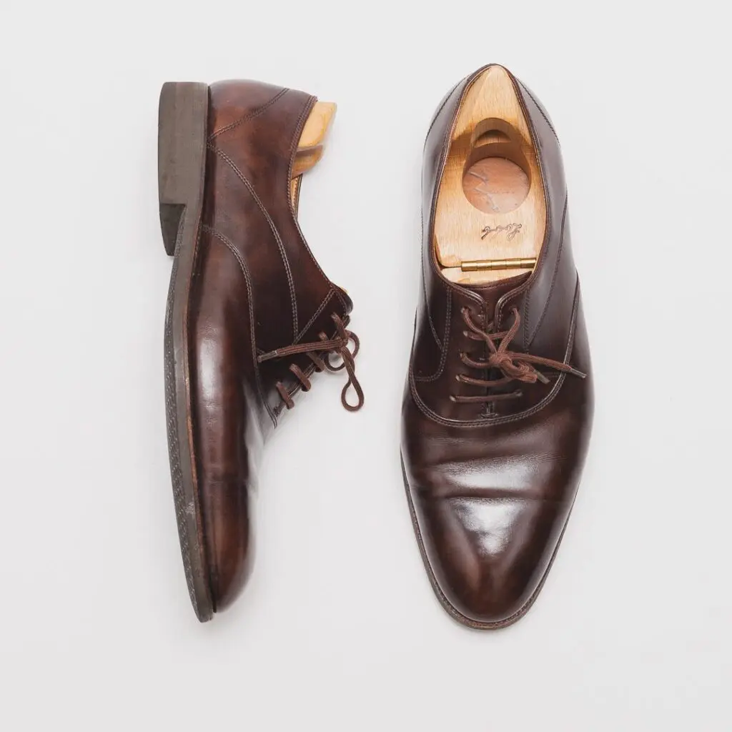 John Lobb Paris shoes, classic oxford style, round toe, leather upper, rubber sole, dark brown color, solid pattern, bespoke model, lace up, hand made in France.