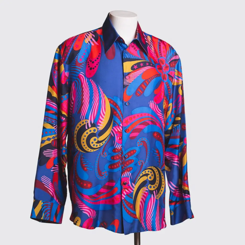 Gianni Versace vintage shirt with covered buttons, fine silk fabrics, button front style, blue/pink colors, long sleeve, paisley pattern, regular fit, made in Italy