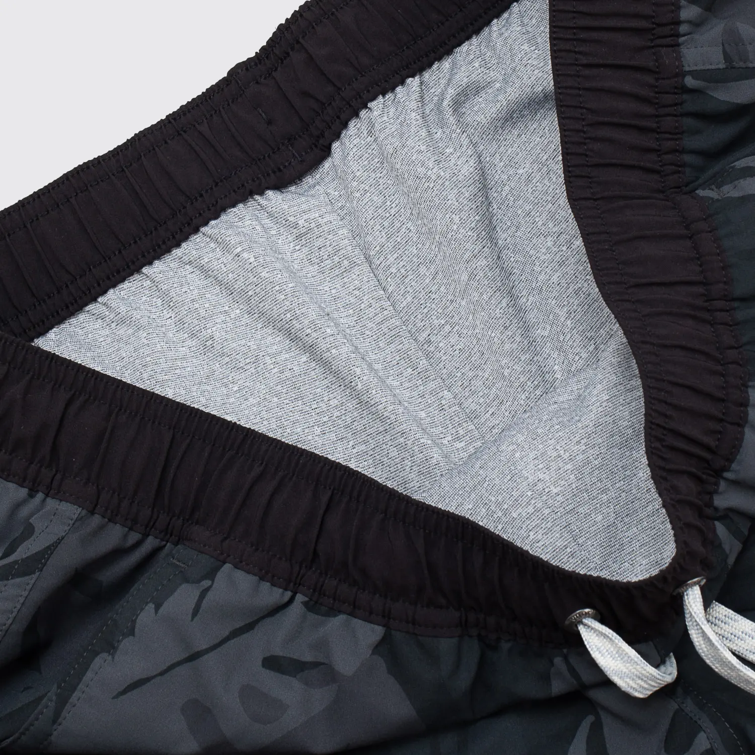 Vuori Kore Shorts Size M Classic Fit Dark Gray Leaf Print Stretch Performance