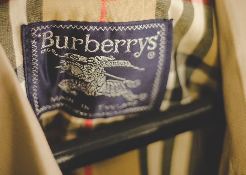 Pogo stick sprong dorst Vuiligheid History of the Iconic Burberry Tartan Plaid - With Vintage Photos